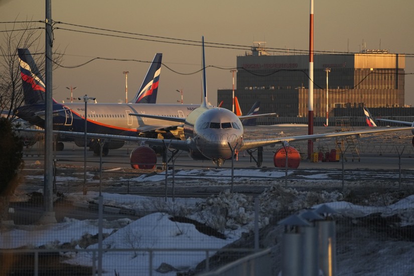 M&aacute;y bay chở kh&aacute;ch của Aeroflot tại S&acirc;n bay Sheremetyevo, Moscow, Nga. Ảnh: AP Photo