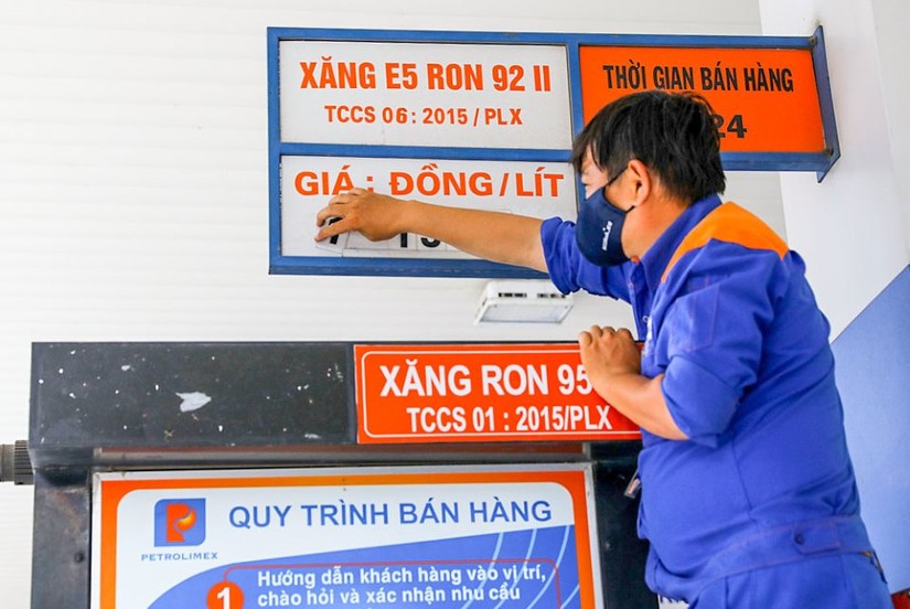 Gi&aacute; xăng dầu trong nước được dự b&aacute;o sẽ tiếp tục tăng cao v&agrave;o chiều 11/3. Nguồn: B&aacute;o C&agrave; Mau.