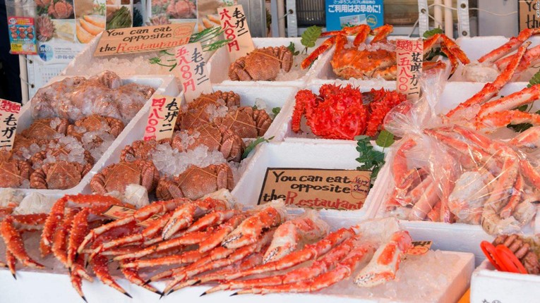 Chợ hải sản Nijo - chợ lớn nhất Sapporo v&agrave; nổi tiếng nhất ở Hokkaido, Nhật Bản. Ảnh: Nijo Market