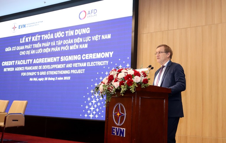 &Ocirc;ng Herve Conan, Gi&aacute;m đốc AFD tại Việt Nam cam kết sẽ lu&ocirc;n đồng h&agrave;nh c&ugrave;ng EVN trong c&aacute;c dự &aacute;n điện mới ở tất cả c&aacute;c lĩnh vực thủy điện, truyền tải hay ph&acirc;n phối điện. Nguồn: EVN