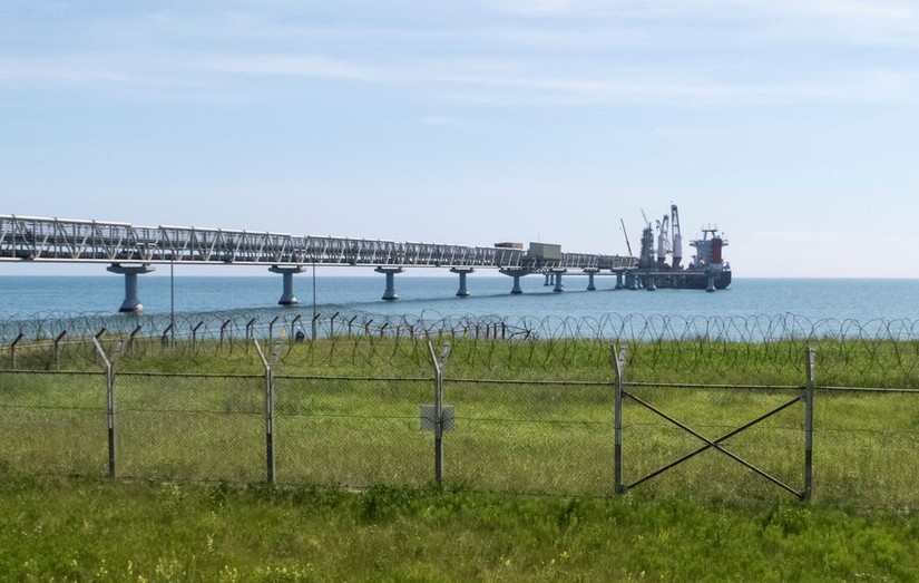 Nh&agrave; m&aacute;y kh&iacute; đốt tự nhi&ecirc;n h&oacute;a lỏng do Sakhalin Energy vận h&agrave;nh tại Prigorodnoye tr&ecirc;n đảo Sakhalin, Nga. Ảnh: Reuters