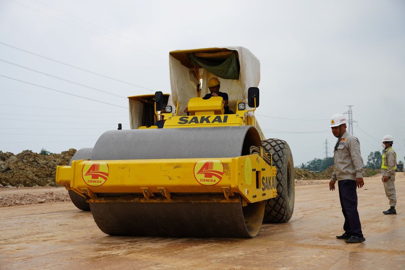 Cienco4 thi c&ocirc;ng x&acirc;y dựng tại dự &aacute;n.