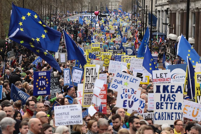 Biểu t&igrave;nh phản đối Brexit tại Anh năm 2016. Ảnh: Getty Images