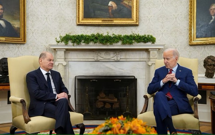 Tổng thống Mỹ Joe Biden gặp Thủ tướng Đức Olaf Scholz tại Ph&ograve;ng Bầu Dục, Nh&agrave; Trắng, ng&agrave;y 3/3. Ảnh: Reuters