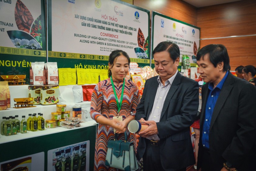 Bộ trưởng Bộ NN&amp;amp;amp;PTNT L&ecirc; Minh Hoan: Cần x&acirc;y dựng c&agrave; ph&ecirc; th&agrave;nh ng&agrave;nh h&agrave;ng chất lượng cao. Ảnh: UBND Đắk Lắk.