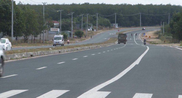 Quốc lộ 24 d&agrave;i tr&ecirc;n 168 km (đoạn qua Quảng Ng&atilde;i d&agrave;i 68 km, Kon Tum 100 km).