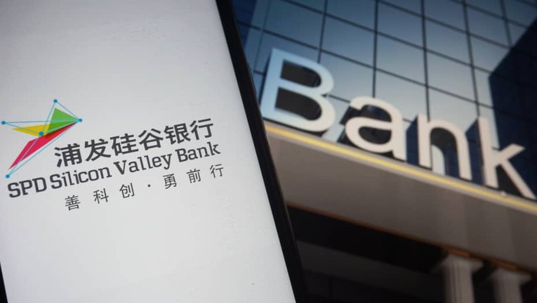 Logo SPD Silicon Valley Bank - li&ecirc;n doanh giữa SVB v&agrave; Shanghai Pudong Bank tại cơ sở H&agrave;ng Ch&acirc;u, tỉnh Chiết Giang, Trung Quốc. Ảnh: Getty Images