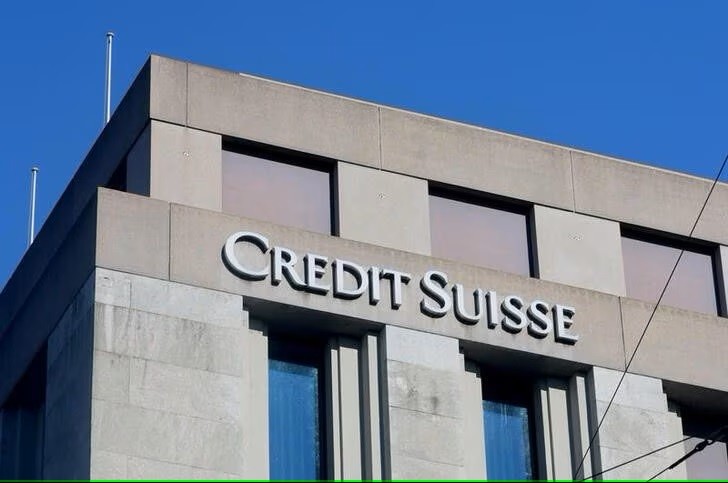 Credit Suisse l&agrave; ng&acirc;n h&agrave;ng ch&acirc;u &Acirc;u bị ảnh hưởng ngay sau khi SVB v&agrave; Signature Bank ph&aacute; sản. Ảnh: Reuters