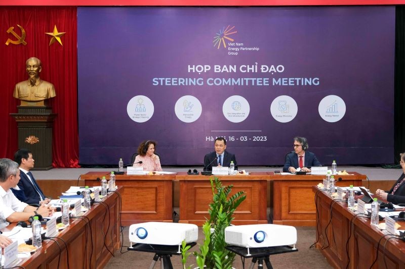 Thứ trưởng Bộ C&ocirc;ng Thương Đặng Ho&agrave;ng An chủ tr&igrave; cuộc họp lần thứ 7 Ban Chỉ đạo Nh&oacute;m đối t&aacute;c năng lượng Việt Nam (VEPG). Ảnh: Bộ C&ocirc;ng Thương