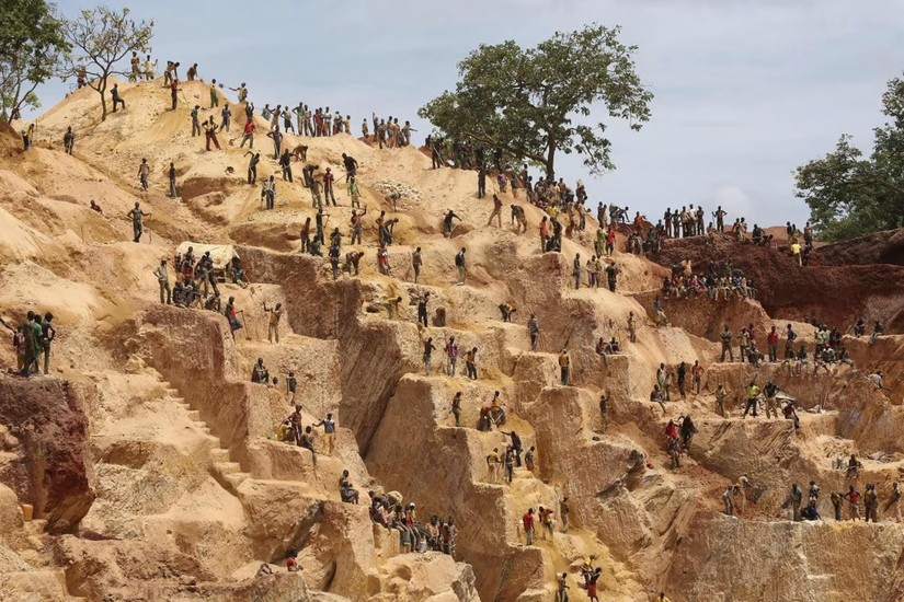 Một mỏ v&agrave;ng tại ph&iacute;a bắc Bambari, Cộng h&ograve;a Trung Phi. Ảnh: Reuters