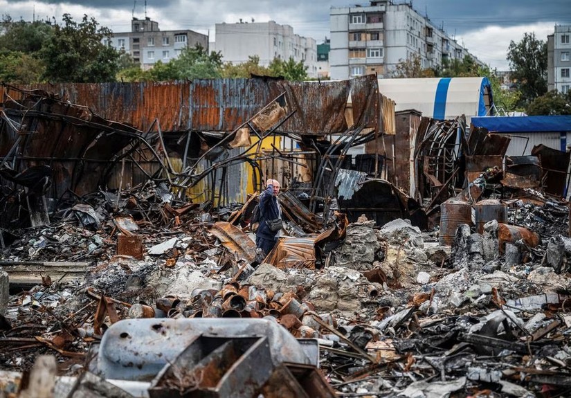 Saltivka, một trong những khu d&acirc;n cư bị thiệt hại nặng nề nhất ở Kharkiv, Ukraine. Ảnh: Reuters