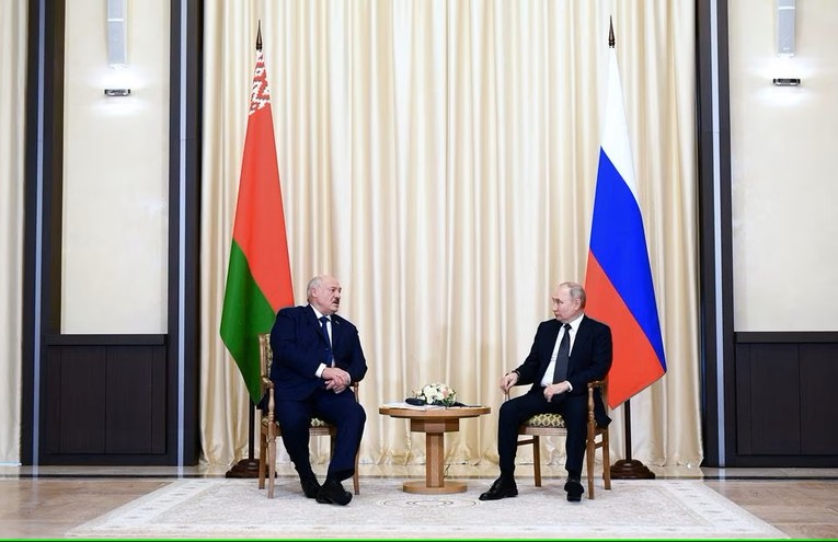 Tổng thống Nga Vladimir Putin v&agrave; Tổng thống Belarus Alexander Lukashenko. Ảnh: Sputnik