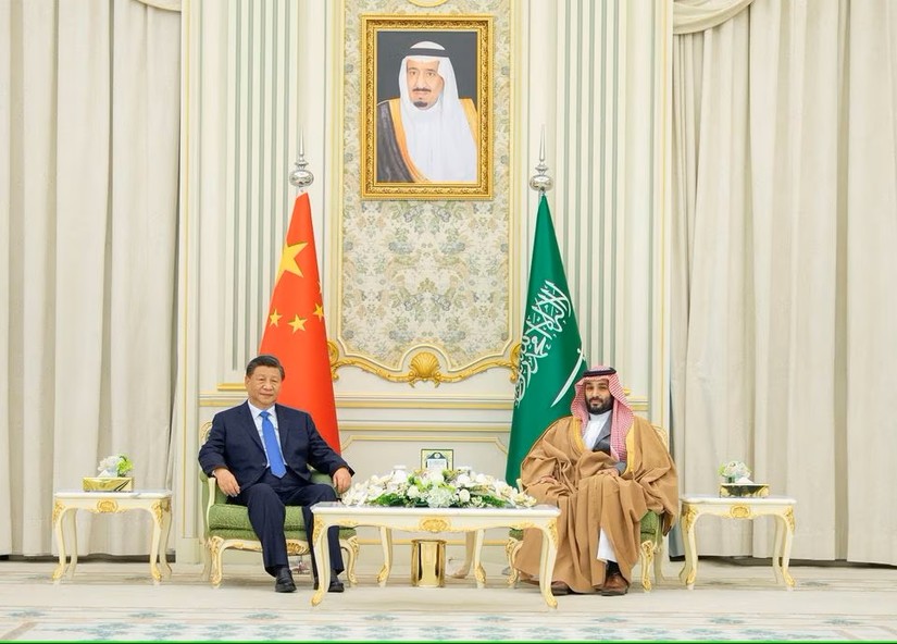 Chủ tịch Trung Quốc Tập Cận B&igrave;nh gặp Th&aacute;i tử Saudi Arabia Mohammed Bin Salman tại Riyadh, Saudi Arabia, ng&agrave;y 8/12/2022. Ảnh: Saudi Royal Court