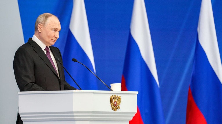 Tổng thống Nga Vladimir Putin ph&aacute;t biểu Th&ocirc;ng điệp Li&ecirc;n bang, ng&agrave;y 29/2. Ảnh: Reuters