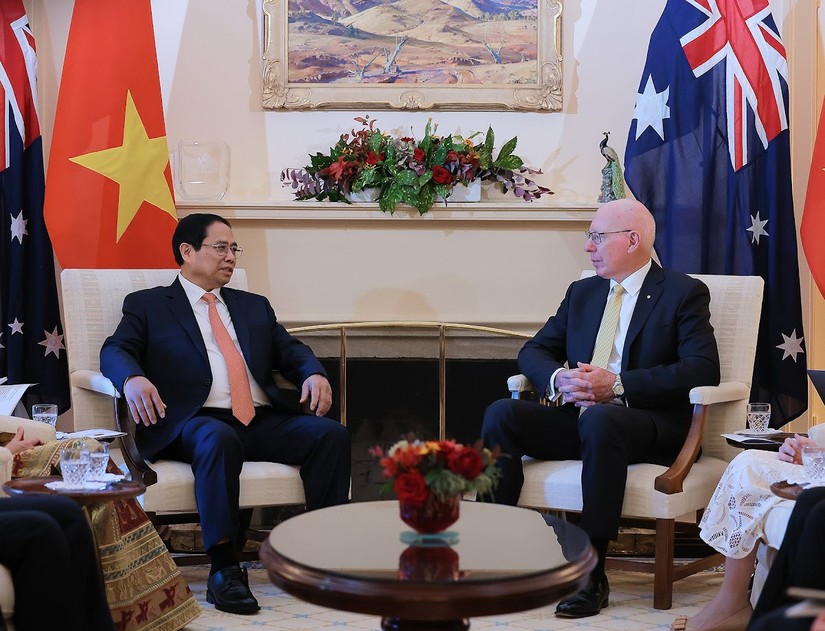 Thủ tướng Phạm Minh Ch&iacute;nh hội kiến To&agrave;n quyền Australia David Hurley. Ảnh: VGP