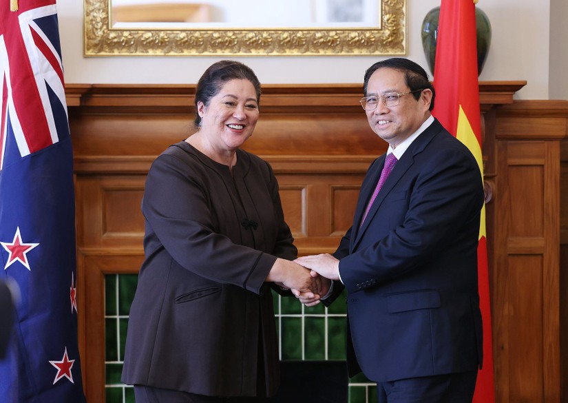 Thủ tướng Phạm Minh Ch&iacute;nh v&agrave; To&agrave;n quyền New Zealand Cindy Kiro. Ảnh: VGP/