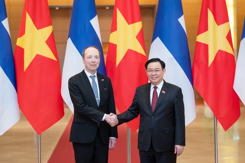 Chủ tịch Quốc hội Vương Đ&igrave;nh Huệ v&agrave; Chủ tịch Quốc hội Phần Lan Jussi Halla-aho. Ảnh: Cổng TTĐT Quốc hội