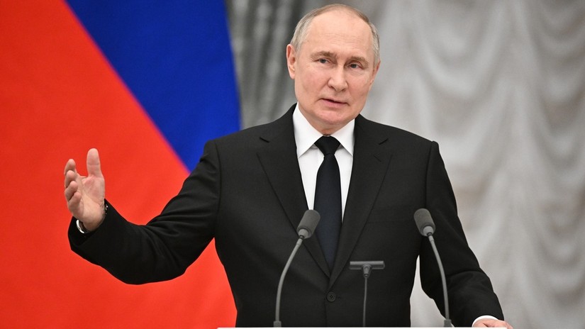 Tổng thống Nga Vladimir Putin ph&aacute;t biểu tại Điện Kremlin, ng&agrave;y 26/3. Ảnh: Sputnik