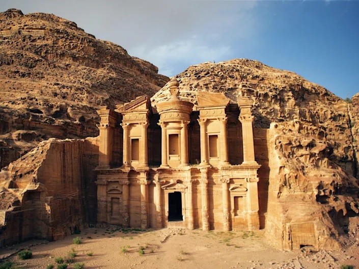 Di sản thế giới Petra của Jordan cũng l&agrave; một điểm đến trong tour v&ograve;ng quanh thế giới bằng m&aacute;y bay ri&ecirc;ng. Ảnh: Abercrombie and Kent