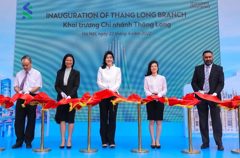 Ng&acirc;n h&agrave;ng Standard Chartered khai trương trụ sở mới của chi nh&aacute;nh Thăng Long tại H&agrave; Nội. Ảnh: Ngọc Linh