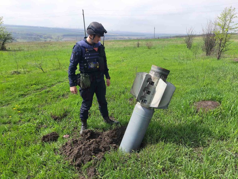 Một t&ecirc;n lửa Nga ở Rubizhne thuộc v&ugrave;ng Luhansk, Ukraine, ng&agrave;y 27/4. Ảnh: Reuters