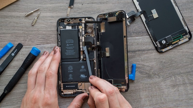 Người dùng iPhone có thể tự sửa điện thoại tại nhà