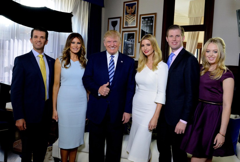 Gia đ&igrave;nh &ocirc;ng Donald Trump v&agrave; vợ Melanie Trump c&ugrave;ng c&aacute;c con Donald Trump Jr., Ivanka Trump, Eric Trump v&agrave; Tiffany Trump. Ảnh: Getty Images