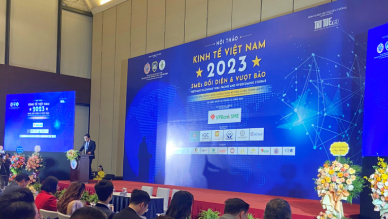 Hội thảo Kinh tế Việt Nam 2023: SMEs Đối diện v&agrave; vượt b&atilde;o do Trường doanh nh&acirc;n (PTI) tổ chức, chiều 8/4.