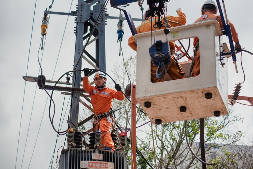 Ch&iacute;nh phủ y&ecirc;u cầu tập trung hỗ trợ doanh nghiệp, th&uacute;c đẩy sản xuất