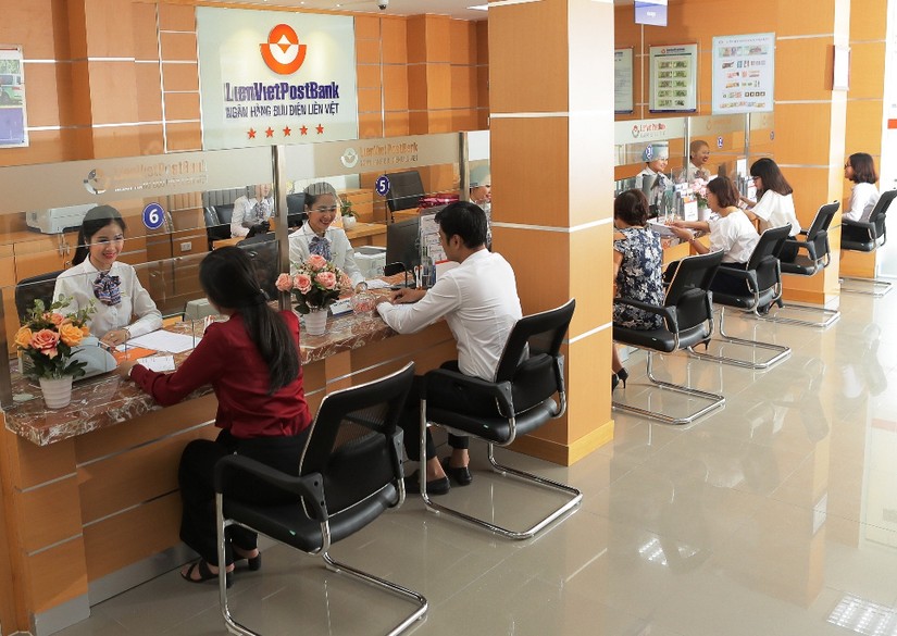 Vợ Ph&oacute; TGĐ LienVietPostBank muốn b&aacute;n hết 2,2 triệu cổ phiếu LPB