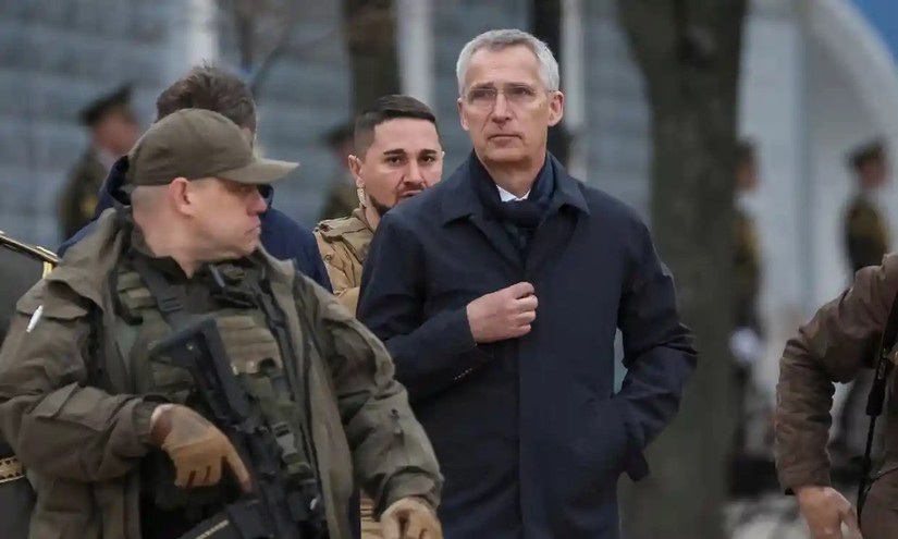 Tổng thư k&yacute; NATO Jens Stoltenberg xuất hiện tại thủ đ&ocirc; Kiev, Ukraine, ng&agrave;y 20/4. Ảnh: Reuters