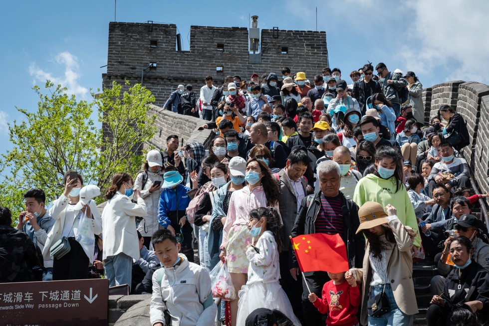 Du kh&aacute;ch tham quan Vạn L&yacute; Trường Th&agrave;nh tại Bắc Kinh, Trung Quốc ng&agrave;y 4/5/2021. Ảnh: Getty Images