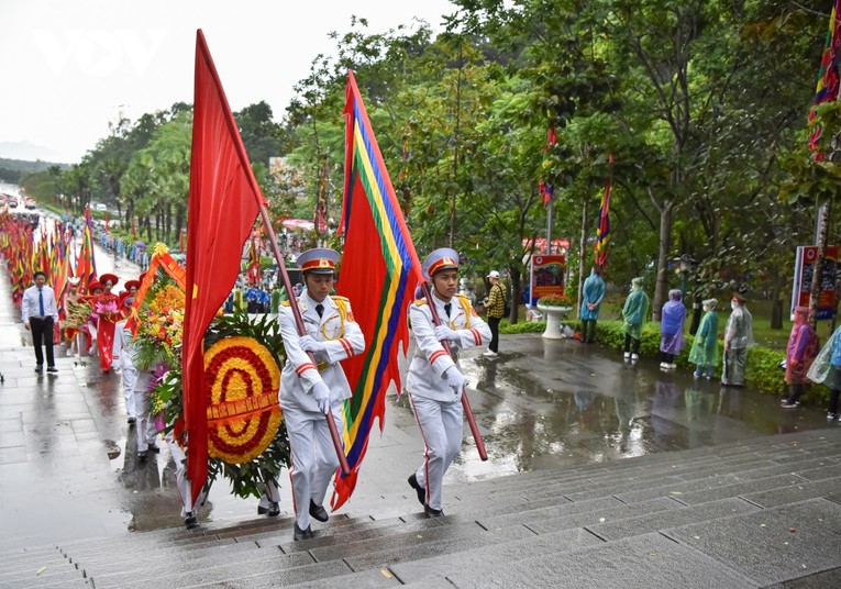 Đo&agrave;n nghi thức d&acirc;ng hương. Ảnh: Tỉnh đo&agrave;n Ph&uacute; Thọ.