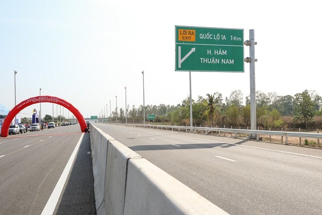 Dự &aacute;n Phan Thiết - Dầu Gi&acirc;y c&oacute; chiều d&agrave;i tuyến khoảng 99 km đi qua c&aacute;c tỉnh B&igrave;nh Thuận, Đồng Nai, kết nối với tuyến đường cao tốc TP HCM - Long Th&agrave;nh - Dầu Gi&acirc;y. Nguồn: VGP.