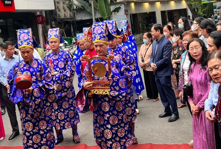 Lễ d&acirc;ng hương ba vị Tổ nghề được tổ chức h&agrave;ng năm.