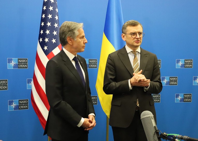 Ngoại trưởng Mỹ Antony Blinken v&agrave; người đồng cấp Ukraine Dmitry Kuleba. Ảnh: BNG Ukraine