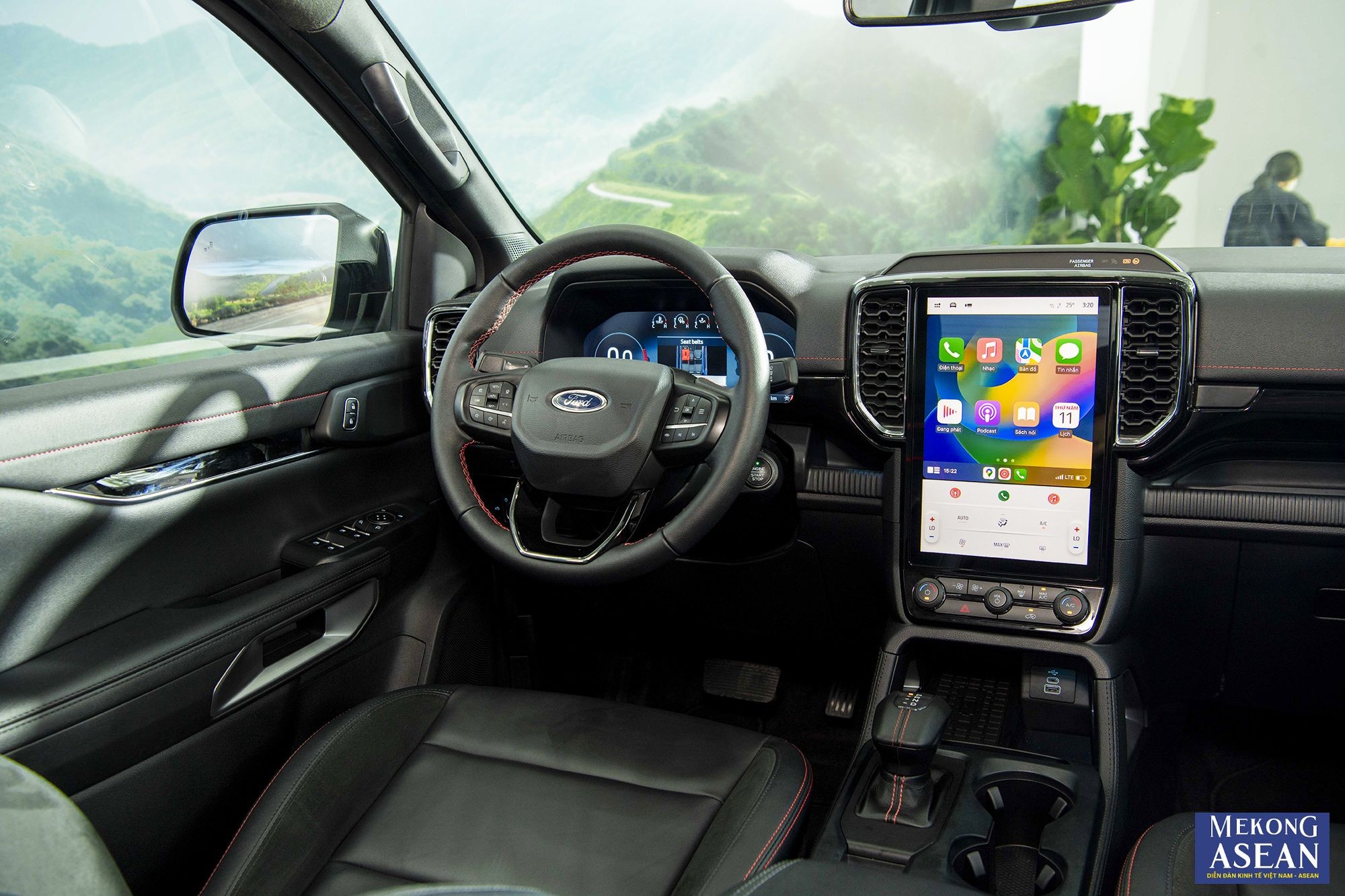 Ford Ranger Stormtrak ngập tr&agrave;n c&ocirc;ng nghệ kết nối th&ocirc;ng minh như hệ thống SYNC 4A điều khiển bằng giọng n&oacute;i, kết nối Apple CarPlay v&agrave; Android Auto kh&ocirc;ng d&acirc;y, ứng dụng FordPass, hệ thống &acirc;m thanh 6 loa, t&iacute;nh năng sạc kh&ocirc;ng d&acirc;y c&ugrave;ng nhiều cổng USB, sạc 12V v&agrave; ổ cắm điện 230V (400W).