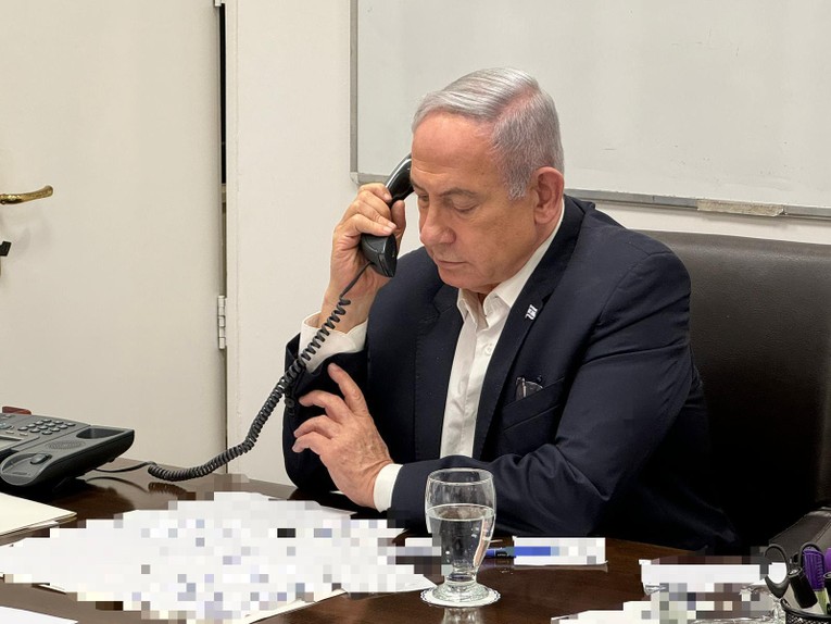 Thủ tướng Israel Benjamin Netanyahu điện đ&agrave;m với Tổng thống Mỹ Joe Biden từ trụ sở qu&acirc;n sự Kirya của IDF ở Tel Aviv, ng&agrave;y 14/4. Ảnh: GPO