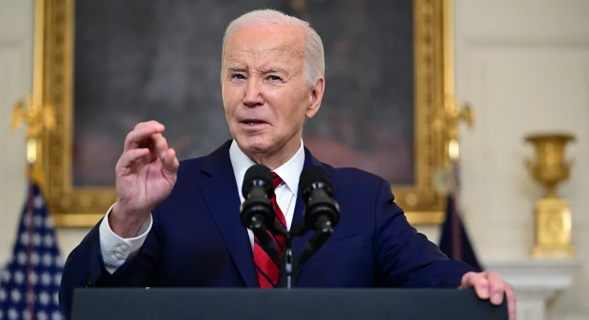 Tổng thống Mỹ Joe Biden ký thành luật viện trợ Ukraine, cấm Tiktok