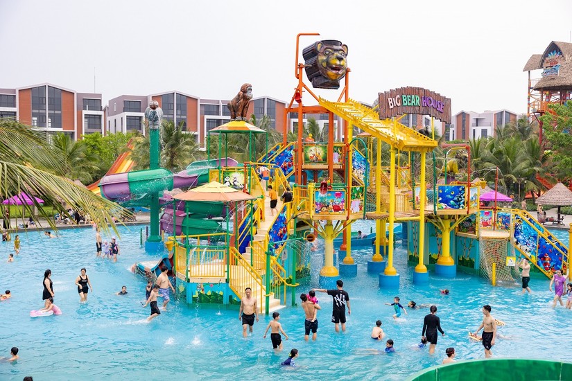 Khu vực Water Fun Zone lu&ocirc;n nhộn nhịp v&agrave; n&aacute;o nhiệt những tiếng reo h&ograve; th&iacute;ch th&uacute;.