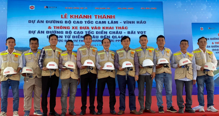 Lễ kh&aacute;nh th&agrave;nh Cao tốc Cam L&acirc;m - Vĩnh Hảo tại điểm cầu Ninh Thuận. Nguồn: B&aacute;o Giao th&ocirc;ng.