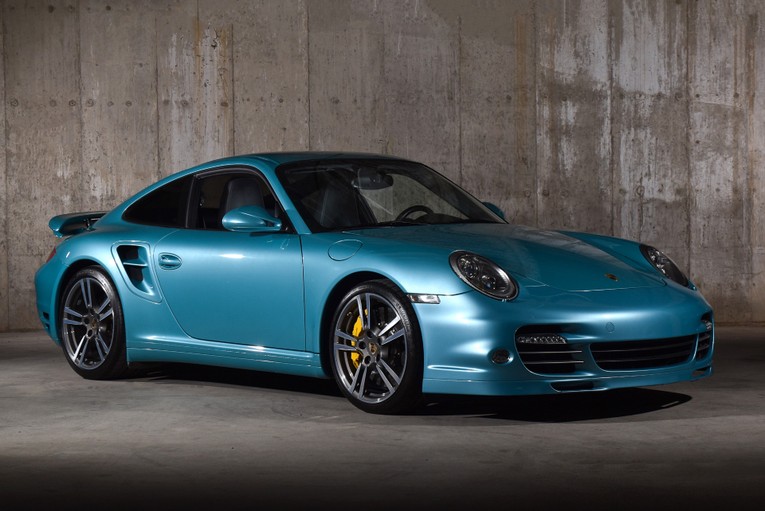 Porsche 911 Turbo 2012 (154.710 USD): Porsche 911 l&agrave; chiếc xe y&ecirc;u th&iacute;ch của Elon Musk. Đ&acirc;y l&agrave; một chiếc xe thể thao c&oacute; hai chỗ ngồi, c&oacute; tốc độ tối đa 315 km/h v&agrave; tăng tốc từ 0 l&ecirc;n 100 km/h trong 3,2 gi&acirc;y.