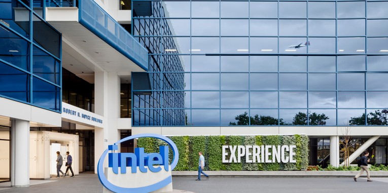 Intel: Intel đang phải đối mặt với tốc độ tăng trưởng doanh thu chậm, tỷ suất lợi nhuận thu hẹp v&agrave; cạnh tranh ng&agrave;y c&agrave;ng gay gắt từ c&aacute;c h&atilde;ng chip lớn như TSMC, AMD, Nvidia. Tuy nhi&ecirc;n, trong cuộc khủng hoảng thiếu hụt chip tr&ecirc;n to&agrave;n cầu, Intel được hưởng lợi từ việc cầu tăng đối với sản phẩm n&agrave;y. V&igrave; vậy, Intel cần đội ngũ nh&acirc;n lực mạnh hơn gồm c&aacute;c nh&agrave; khoa học, nghi&ecirc;n cứu, quản l&yacute;, marketing, c&aacute;c kỹ sư phần mềm v&agrave; phần cứng. Tại Intel, vị tr&iacute; quản l&yacute; kỹ thuật c&oacute; thể đạt mức lương hơn 300.000 USD.