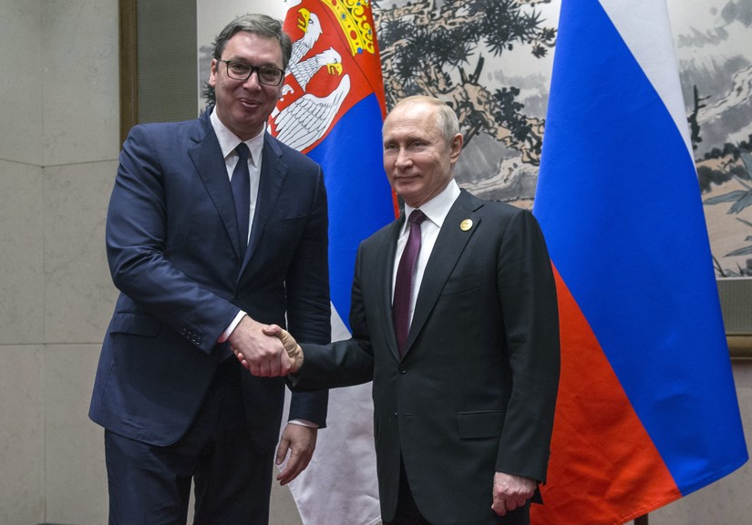 Tổng thống Serbia Aleksandar Vucic c&ugrave;ng tổng thống Nga Putin. Ảnh: President of Russia.