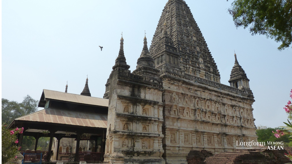 Đền Mahabodhi được x&acirc;y dựng để m&ocirc; phỏng một ng&ocirc;i đền c&ugrave;ng t&ecirc;n ở Bodhgaya, bang Bihar, Ấn Độ - nơi Đức Phật đ&atilde; th&agrave;nh đạo.