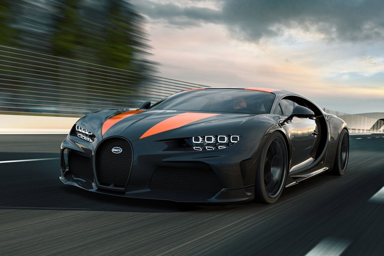 Bugatti Chiron Super Sport 300+: L&agrave; một trong những si&ecirc;u xe được trọng vọng nhất tr&ecirc;n to&agrave;n cầu, thậm ch&iacute; n&oacute;i đ&acirc;y l&agrave; si&ecirc;u xe nổi tiếng nhất trong cả thập kỷ qua cũng kh&ocirc;ng sai. Bugatti c&ocirc;ng bố gi&aacute; của mỗi chiếc Super Sport 300+ v&agrave;o khoảng 3,9 triệu USD, chỉ sản xuất 30 chiếc, bắt đầu từ 2021.