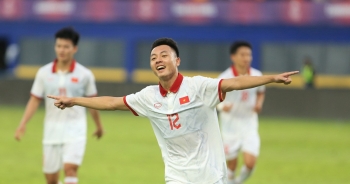 Đánh bại Singapore, U22 Việt Nam lên ngôi đầu bảng tại SEA Games 32