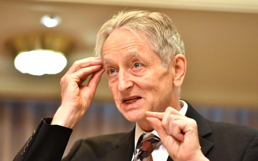 &Ocirc;ng Geoffrey Hinton được mệnh danh l&agrave; &amp;amp;quot;Cha đỡ đầu của tr&iacute; tuệ nh&acirc;n tạo&amp;amp;quot;.