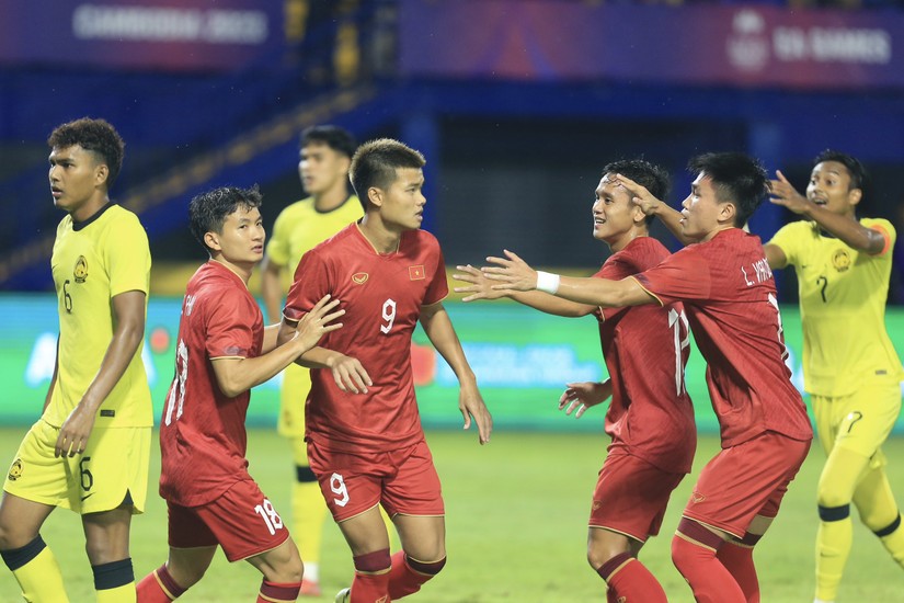 Thắng Malaysia, U22 Việt Nam v&agrave;o b&aacute;n kết SEA Games 32