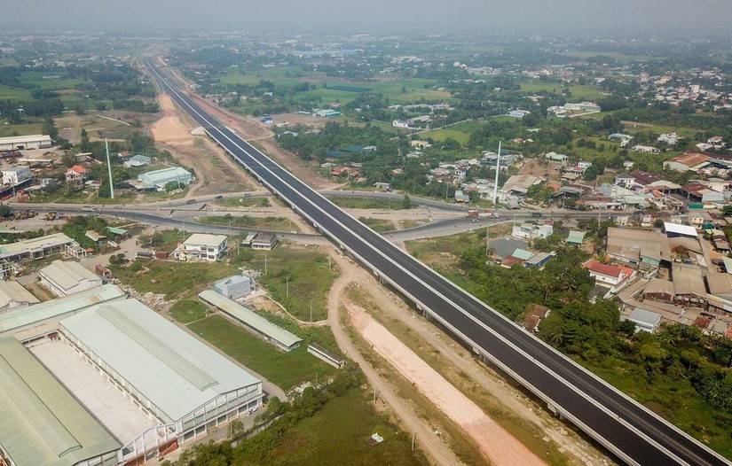 T&aacute;i thi c&ocirc;ng nhiều g&oacute;i thầu cao tốc Bến Lức - Long Th&agrave;nh sau ba năm dang dở. Nguồn: VGP.